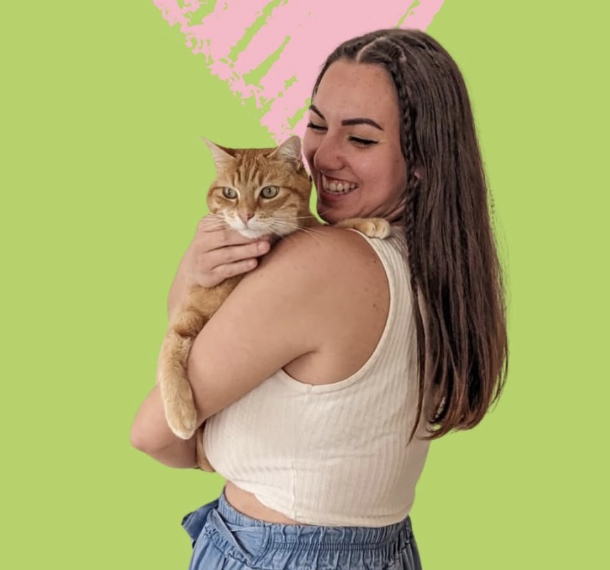 Marion Dubois, pet-sitter à Aix-en-Provence, avec son chat Kitou